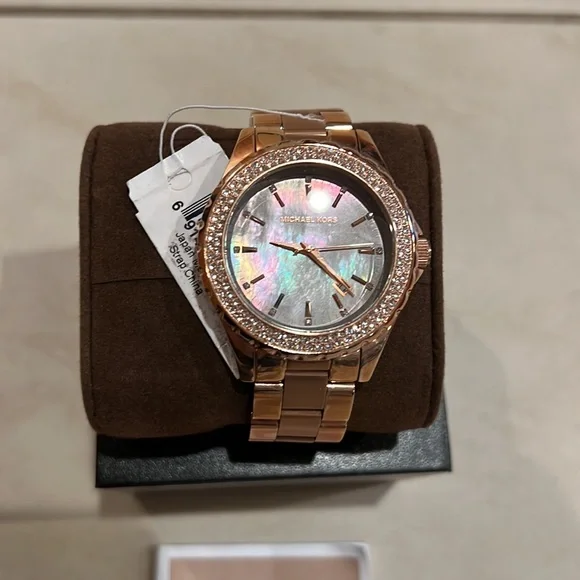 Michael Kors rose gold watch New in box never worn display picture 2